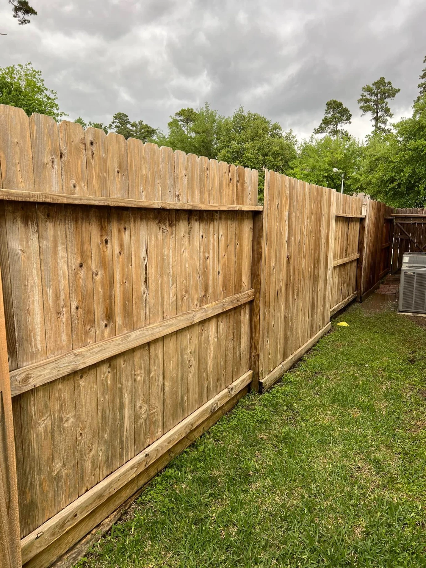custom backyard residential fencing